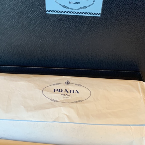 ❤️❤️SOLD❤️❤️PRADA saffiano wallet on chain crossbody/clutch bag - Picture 10 of 13